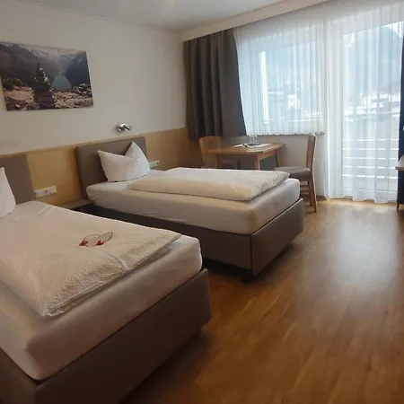 Gaestehaus Holaus Vendégház Mayrhofen