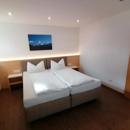 Affittacamere Gaestehaus Holaus